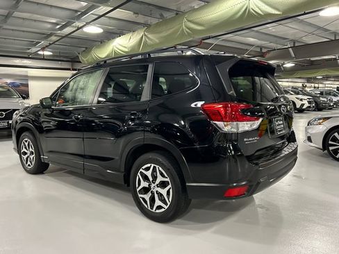 Used 2022 Subaru Forester Premium image 4
