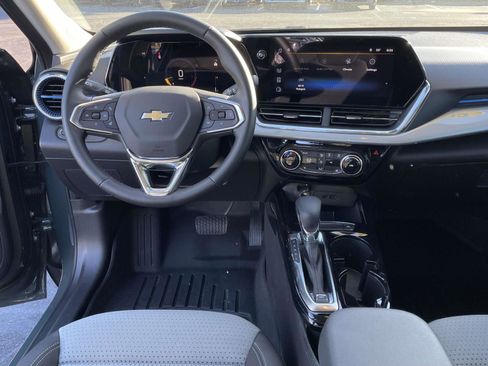 Used 2025 Chevrolet Trax LT w/ Driver Confidence Package FWD image 13