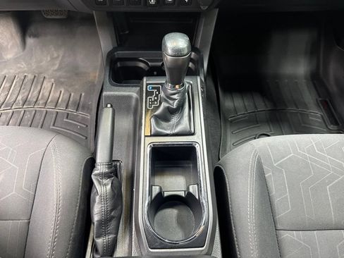 Used 2018 Toyota Tacoma TRD Off-Road w/ Technology Package AWD/4WD image 25
