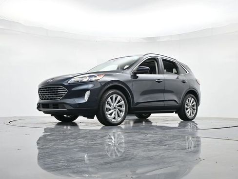 Certified 2022 Ford Escape Titanium w/ Titanium Elite Package image 39