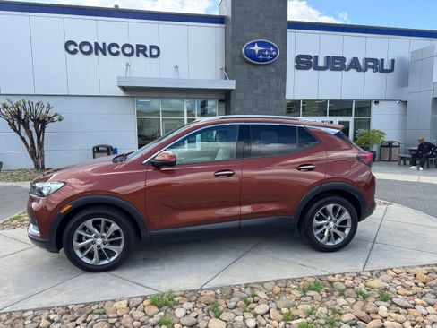 Used 2020 Buick Encore GX Essence w/ Experience Buick Package FWD image 1
