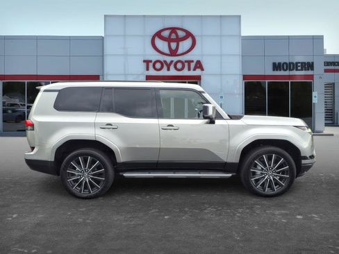 Used 2024 Lexus GX 550 w/ Accessory Package (2T) AWD/4WD image 9
