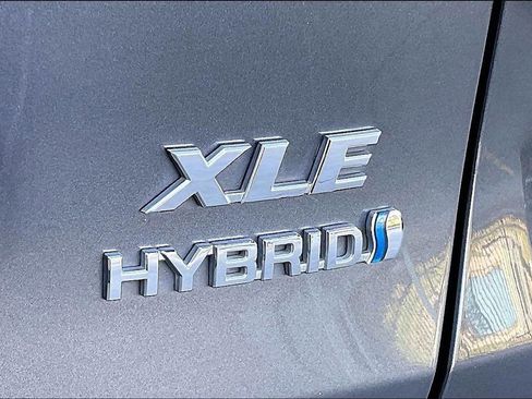 Used 2024 Toyota RAV4 XLE AWD/4WD image 8