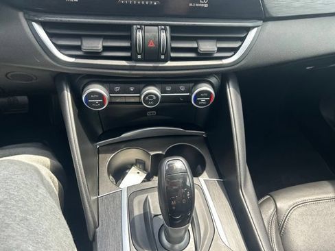 Used 2018 Alfa Romeo Giulia AWD image 34