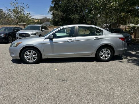 Used 2010 Honda Accord LX-P image 2