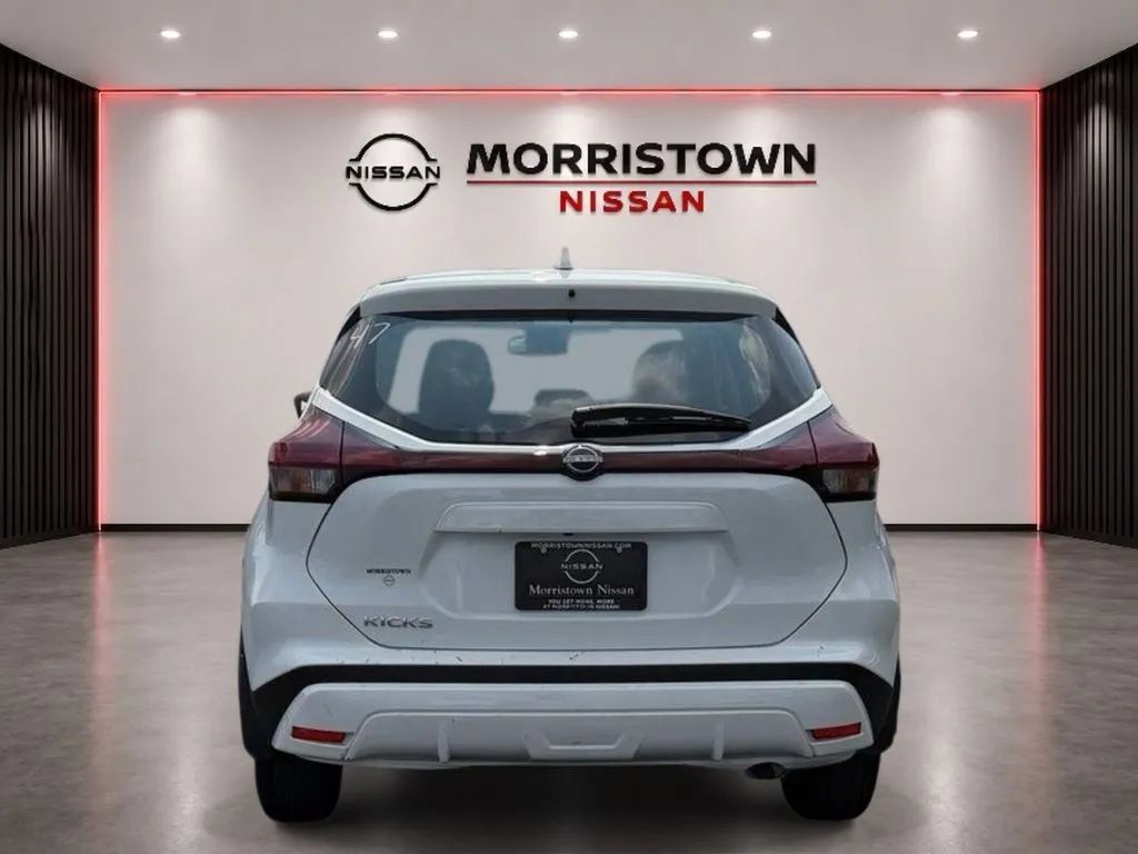 Used 2025 Nissan Kicks Play S FWD image 3
