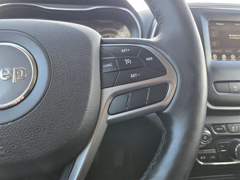 Used 2019 Jeep Cherokee Latitude Plus w/ Cold Weather Group image 16