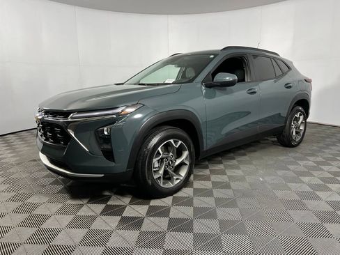 Used 2025 Chevrolet Trax LT image 10