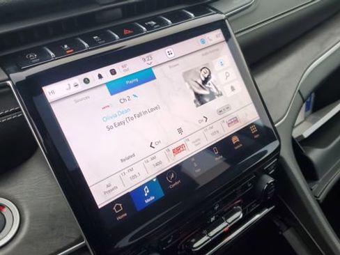 Certified 2023 Jeep Grand Cherokee Limited image 17