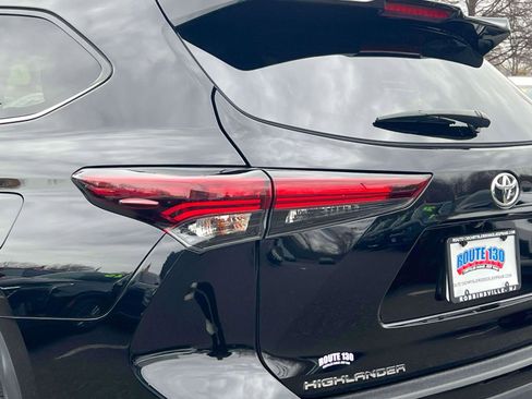 Used 2024 Toyota Highlander XLE image 8