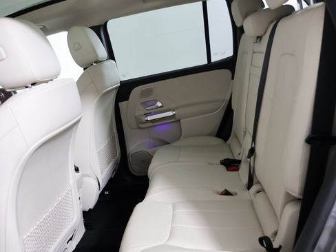 Used 2022 Mercedes-Benz EQB 300 4MATIC image 23