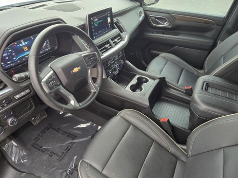 Used 2024 Chevrolet Suburban Premier image 17