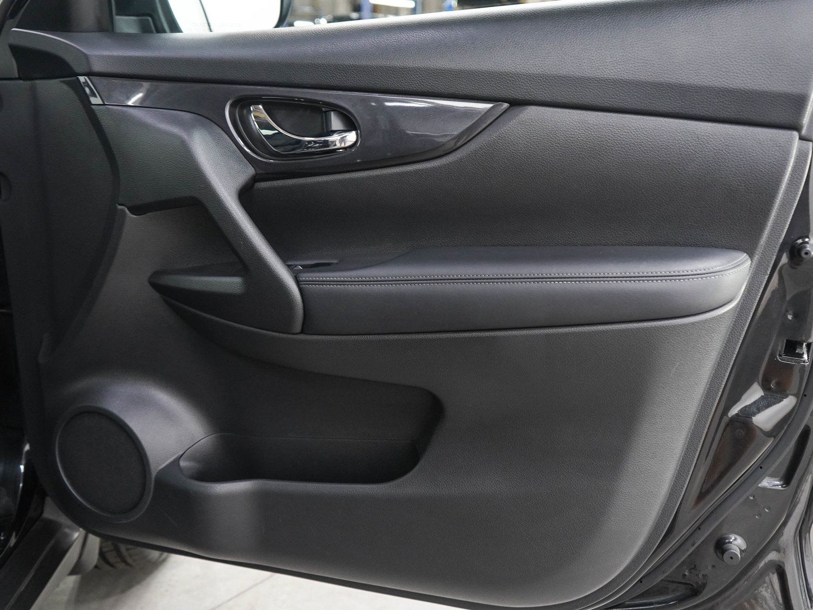 Used 2019 Nissan Rogue SV AWD/4WD image 9