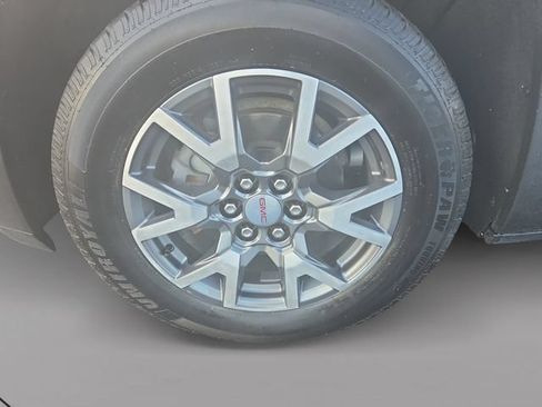 Used 2023 GMC Acadia SLT AWD/4WD image 38