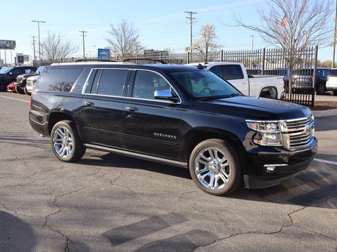 Used 2020 Chevrolet Suburban Premier w/ Premier Plus Edition image 14