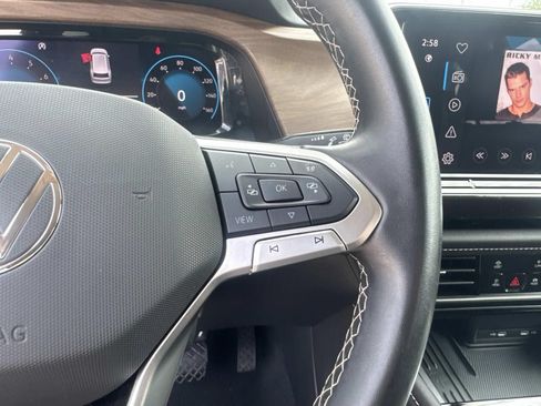 Used 2025 Volkswagen Atlas SE FWD image 24