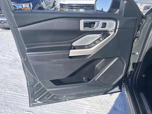 Used 2023 Ford Explorer Limited w/ Limited Technology Package image 24