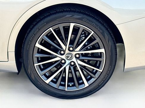 Used 2024 Lexus ES 300h w/ Premium Package FWD image 31
