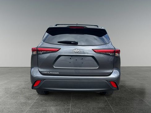 Used 2023 Toyota Highlander L FWD image 9