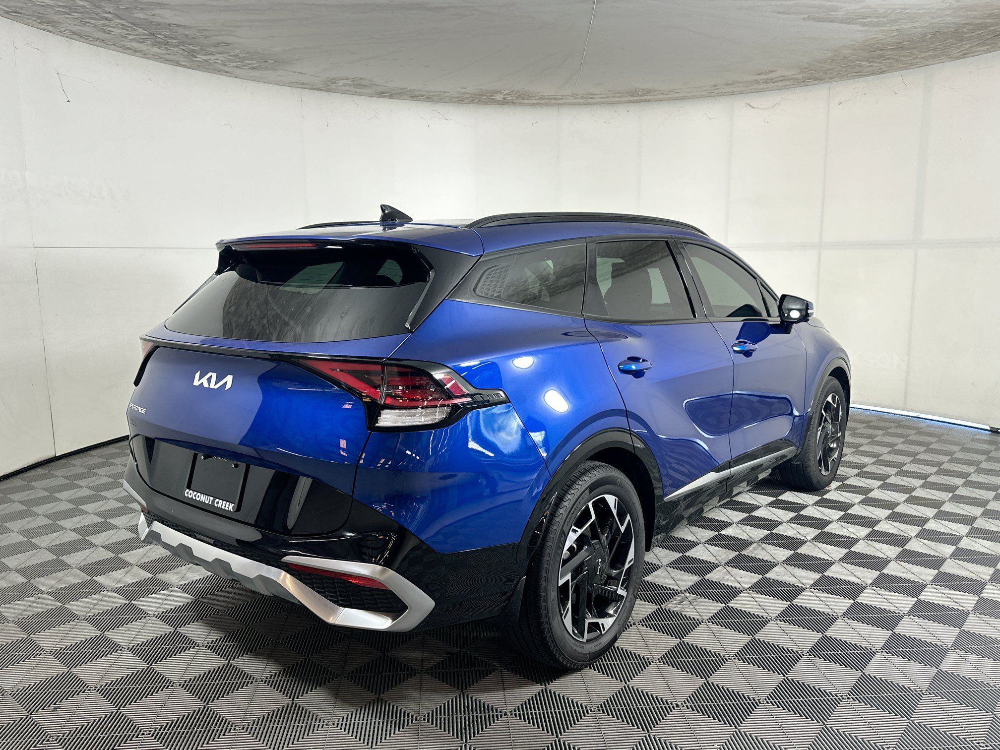 Used 2025 Kia Sportage SX FWD image 3