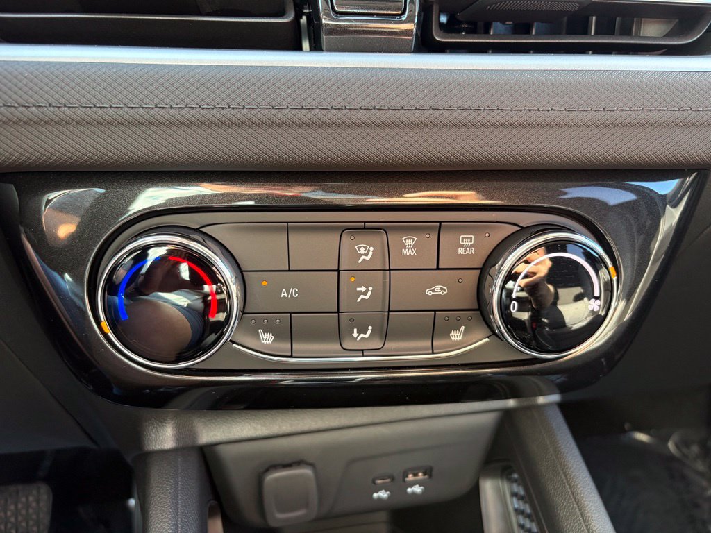 Used 2024 Chevrolet TrailBlazer LT w/ LT Cold Weather Package FWD image 5