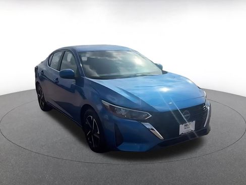 Used 2025 Nissan Sentra SV FWD image 3