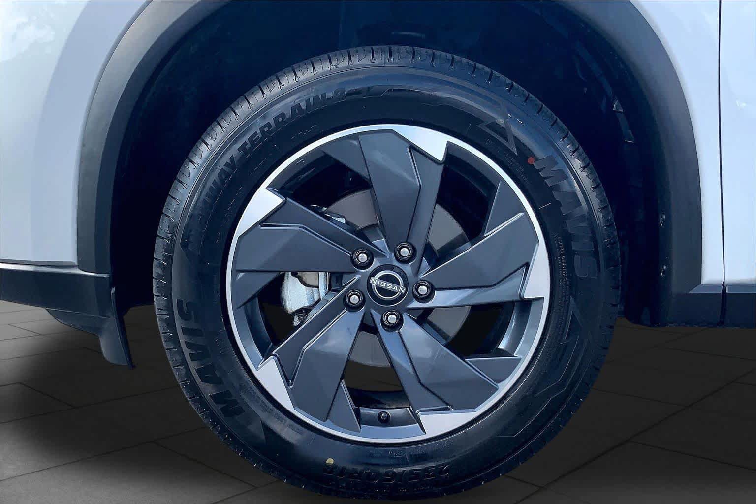 Used 2024 Nissan Rogue SV FWD image 10