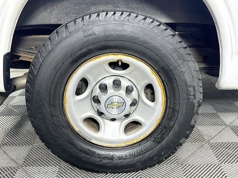 Used 2021 Chevrolet Express 2500 RWD image 23