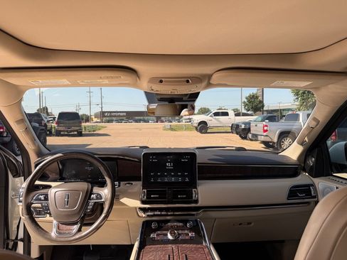 Used 2020 Lincoln Navigator L Reserve w/ Equipment Group 208A Reserve AWD/4WD image 25