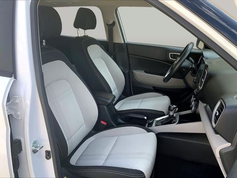 Certified 2025 Hyundai Venue SEL FWD image 9