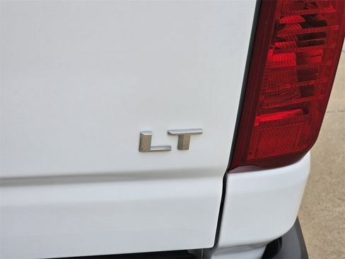 Used 2025 Chevrolet Silverado 2500 LT w/ Convenience Package image 9