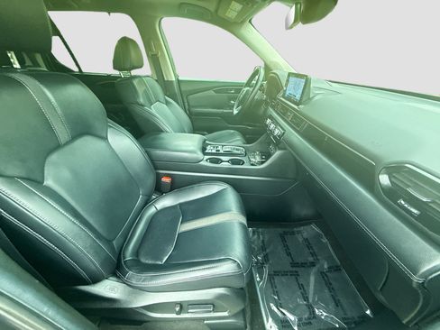 Certified 2025 Honda Pilot Touring image 32