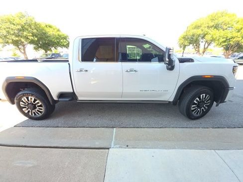 Used 2025 GMC Sierra 2500 Denali Ultimate w/ Max Trailering Package AWD/4WD image 7