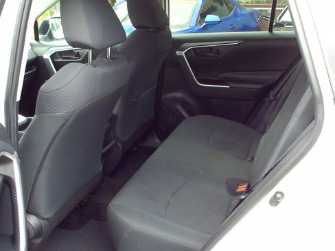 Used 2019 Toyota RAV4 LE w/ Carpet Mat Package FWD image 8