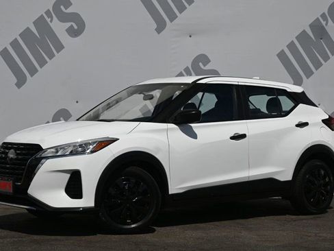 Used 2021 Nissan Kicks S image 1