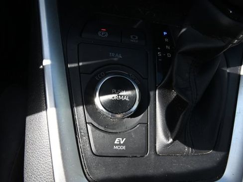 Used 2021 Toyota RAV4 XLE w/ XLE Grade Weather Package AWD/4WD image 12