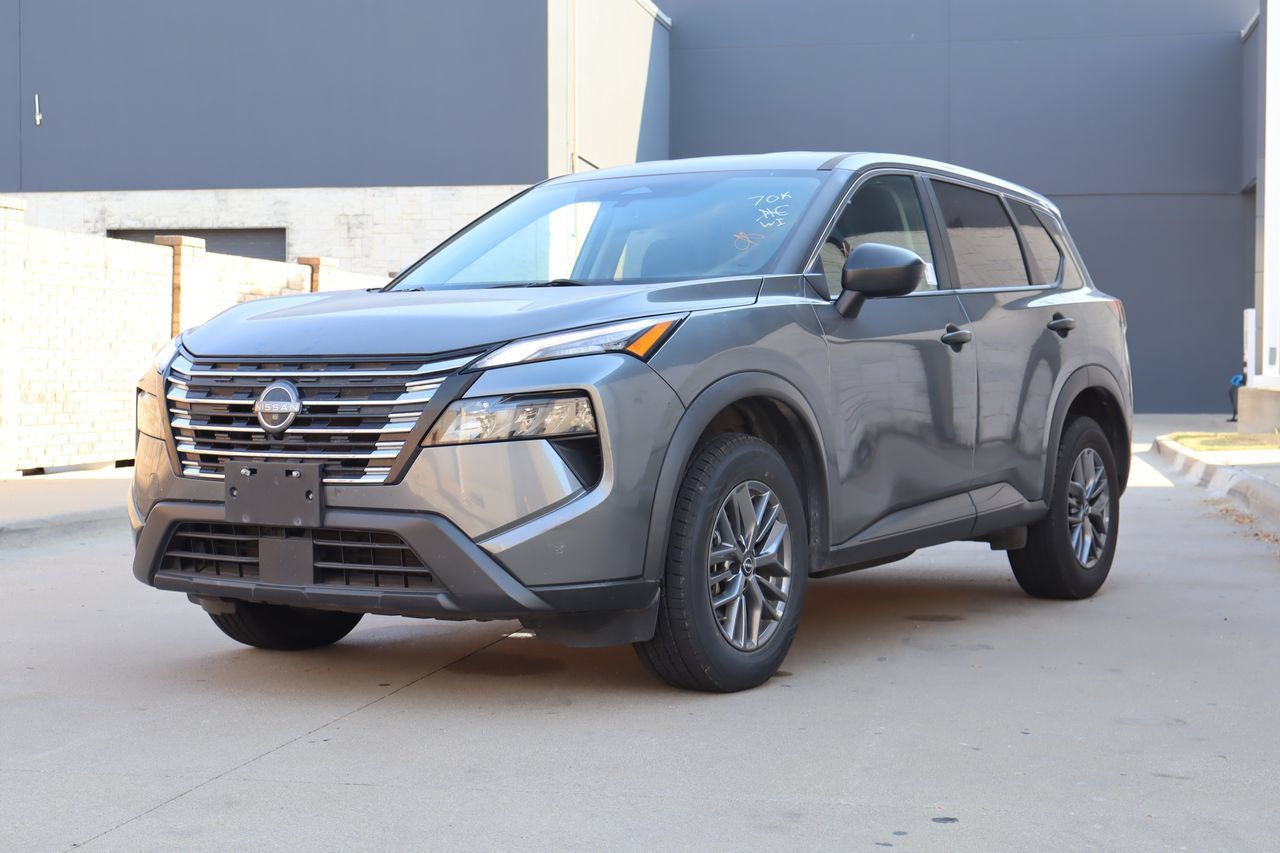 Used 2024 Nissan Rogue S AWD/4WD image 2