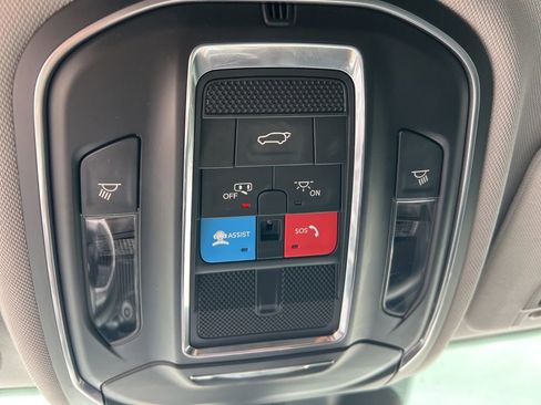 Used 2023 Jeep Grand Cherokee L Limited w/ Luxury Tech Group II AWD/4WD image 19