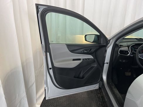 Used 2019 Chevrolet Equinox LS image 18