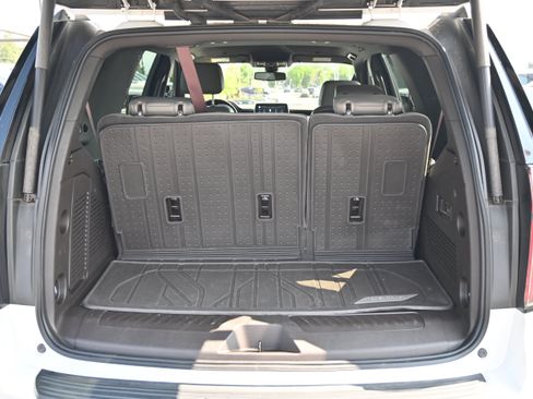 Used 2022 Chevrolet Tahoe LT w/ Luxury Package RWD image 33