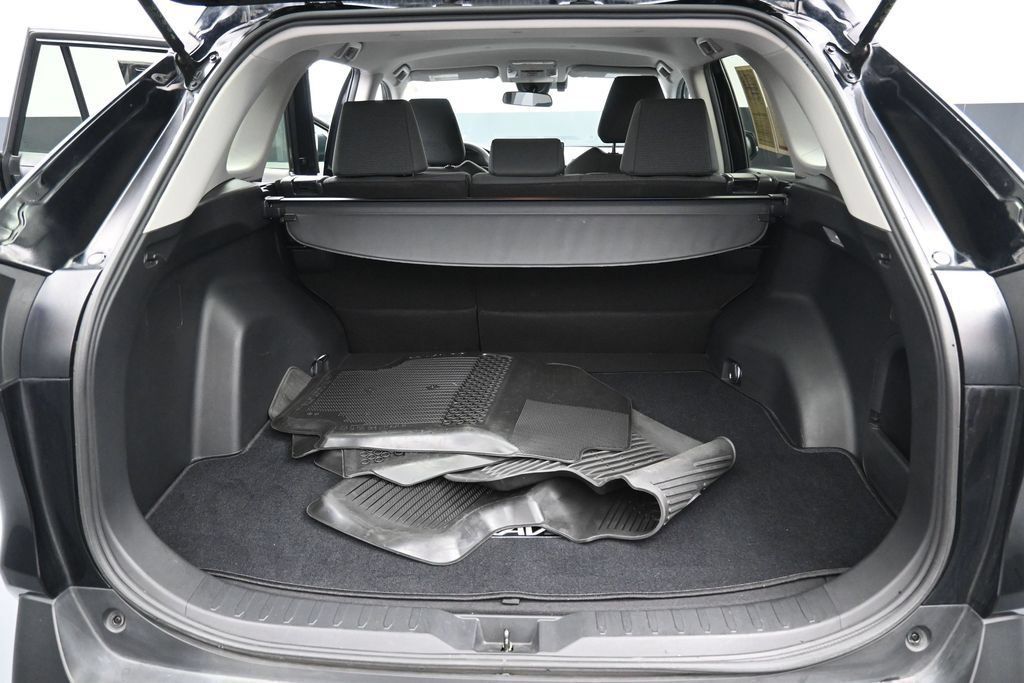 Used 2020 Toyota RAV4 LE w/ Carpet Mat Package AWD/4WD image 28