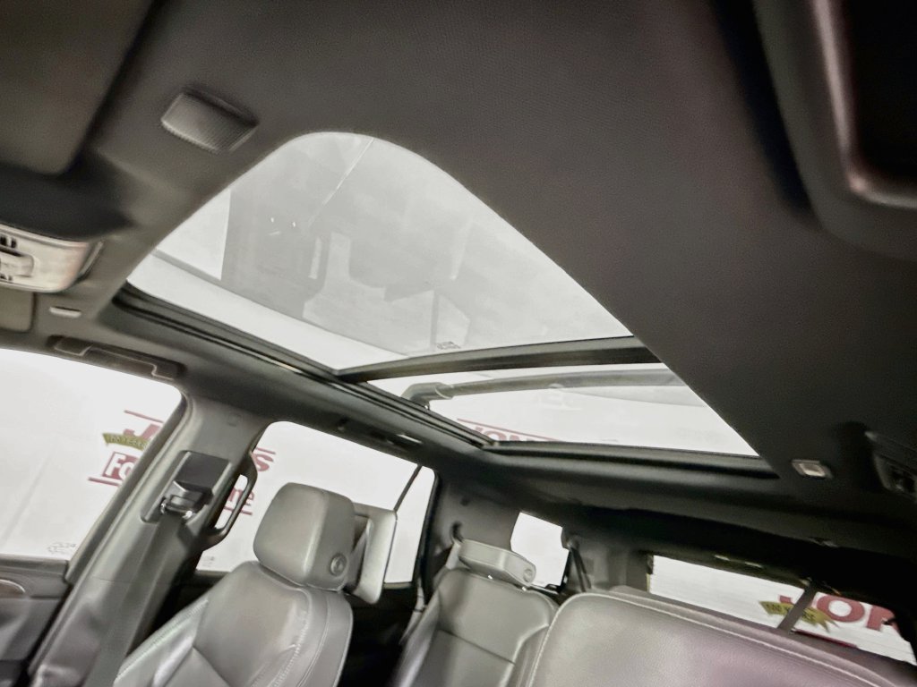 Used 2021 Chevrolet Tahoe Z71 w/ Luxury Package AWD/4WD image 10