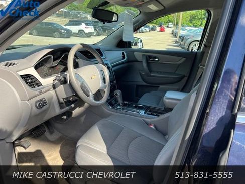 Used 2017 Chevrolet Traverse LT FWD image 6