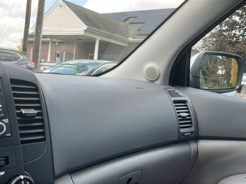 Used 2012 Kia Sedona LX image 18