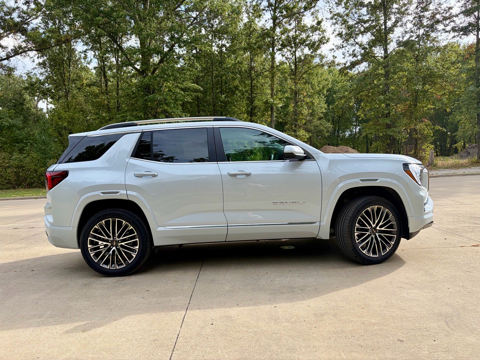 New 2027 GMC Terrain Denali w/ LPO, Floor Liner Package AWD/4WD image 8
