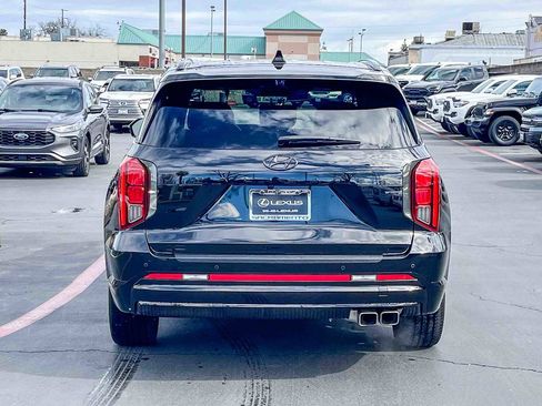 Used 2024 Hyundai Palisade Calligraphy image 3