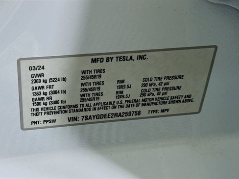 Used 2024 Tesla Model Y Long Range AWD/4WD image 33