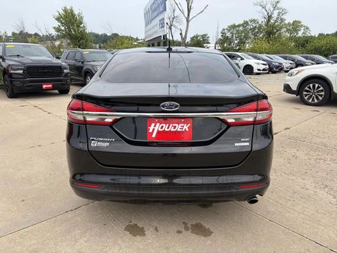 Used 2018 Ford Fusion SE w/ Fusion SE Technology Package FWD image 7