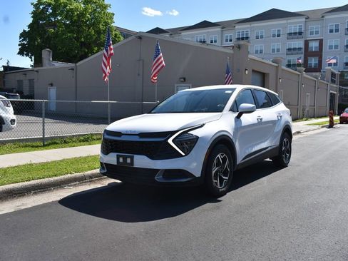 Used 2025 Kia Sportage LX FWD image 3