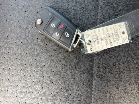 Used 2020 Volkswagen Tiguan SE w/ Panoramic Sunroof Package FWD image 37